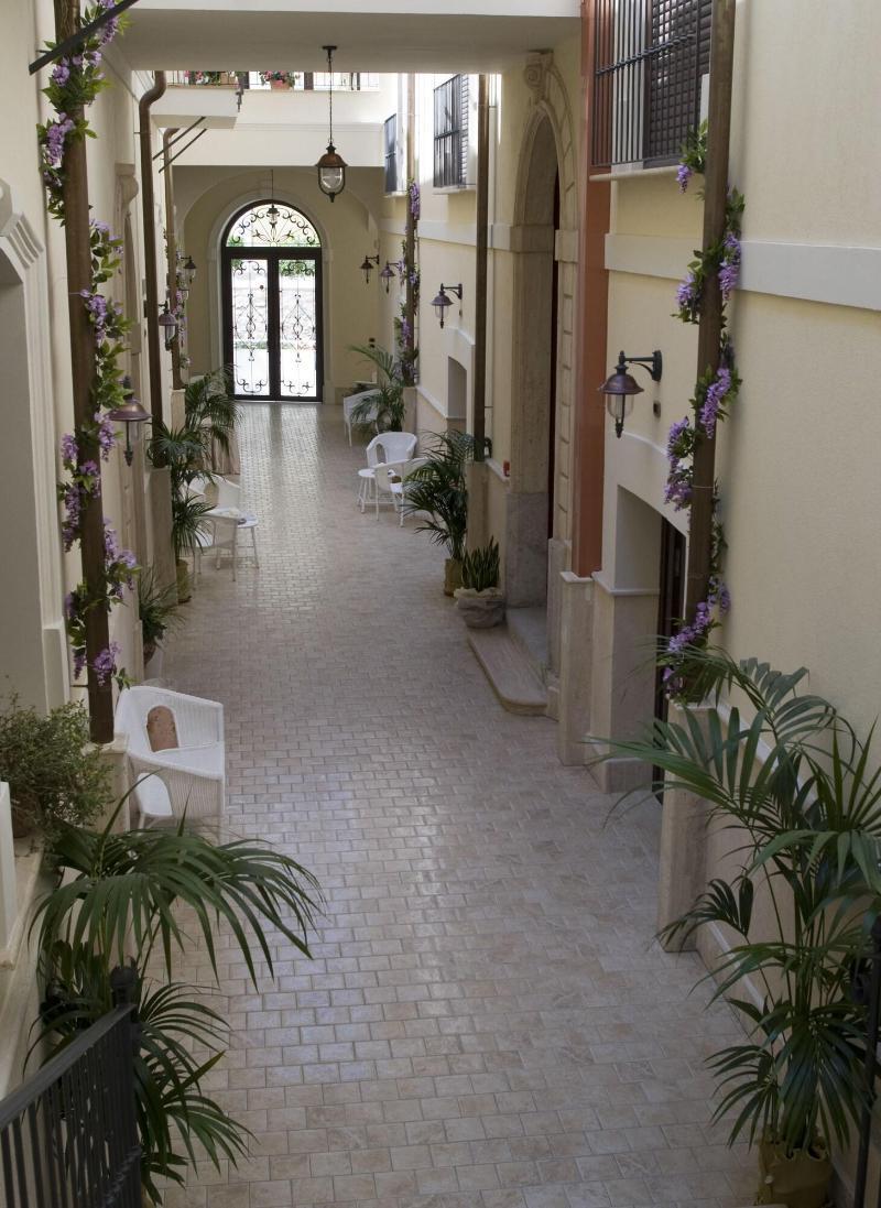 Palazzo Reginella Aparthotel Бовалино Марина Екстериор снимка