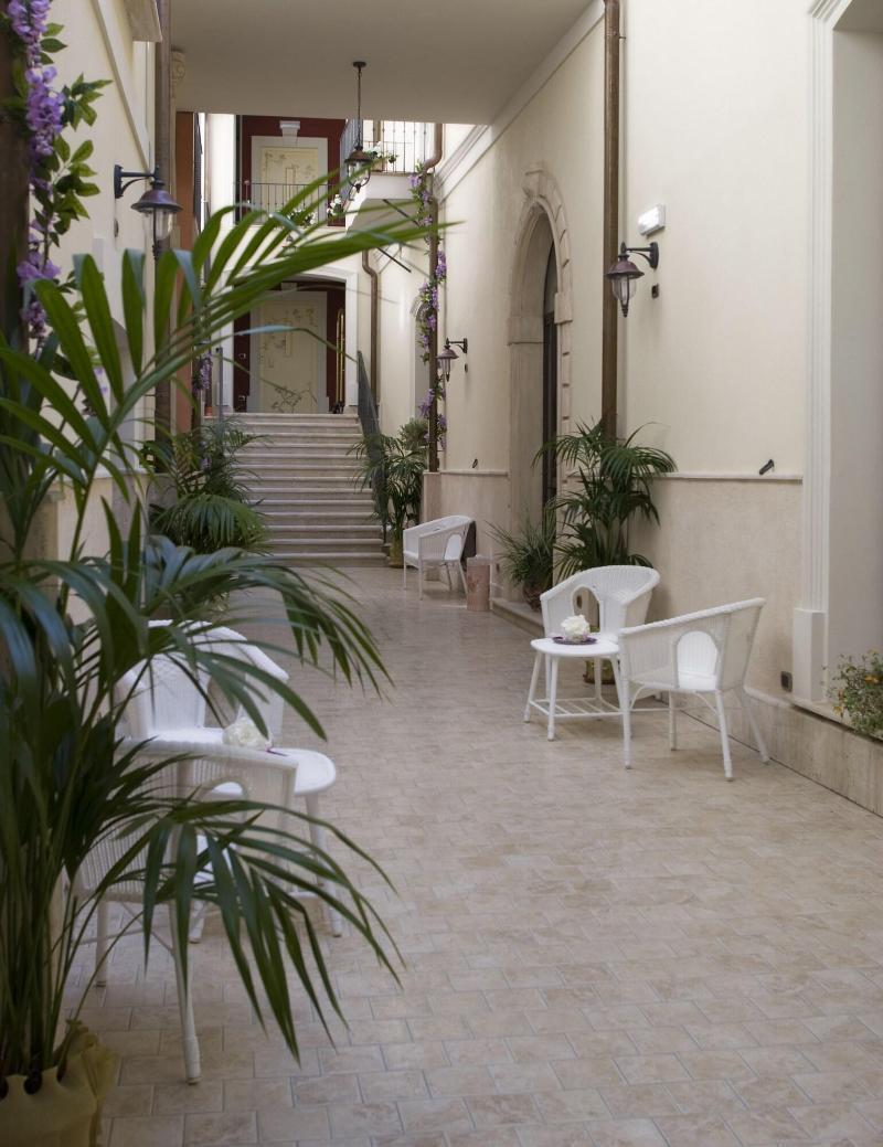 Palazzo Reginella Aparthotel Бовалино Марина Екстериор снимка