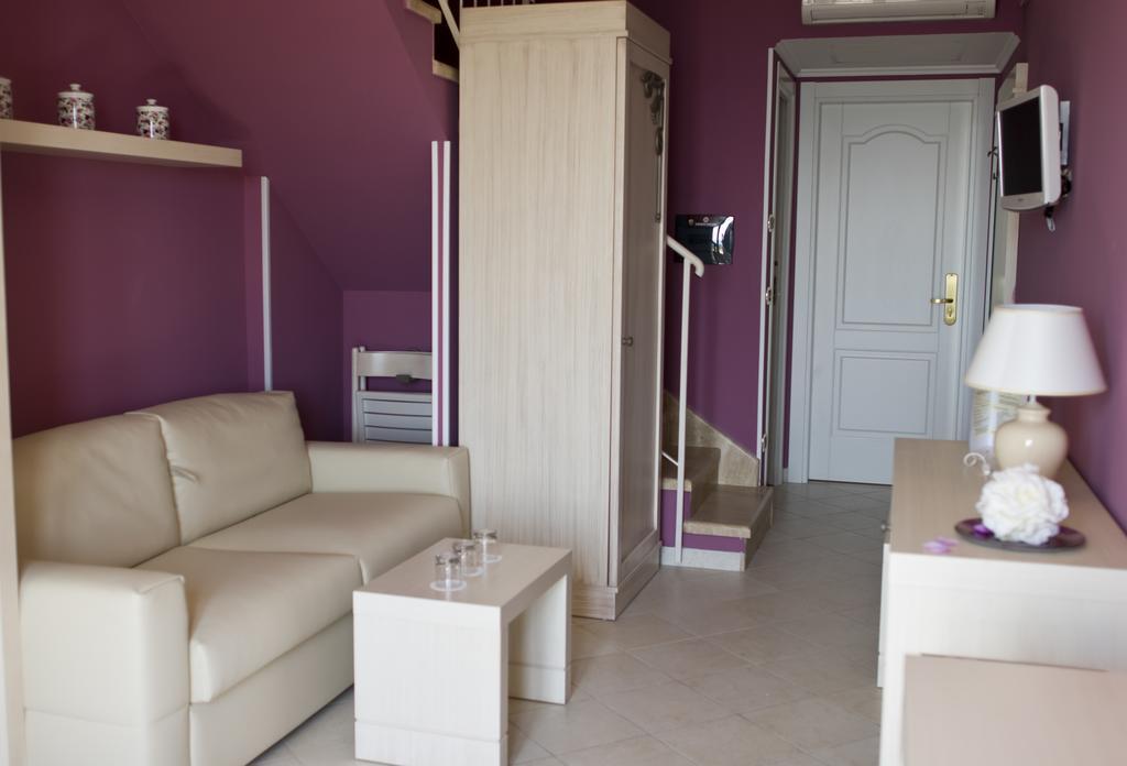 Palazzo Reginella Aparthotel Бовалино Марина Стая снимка