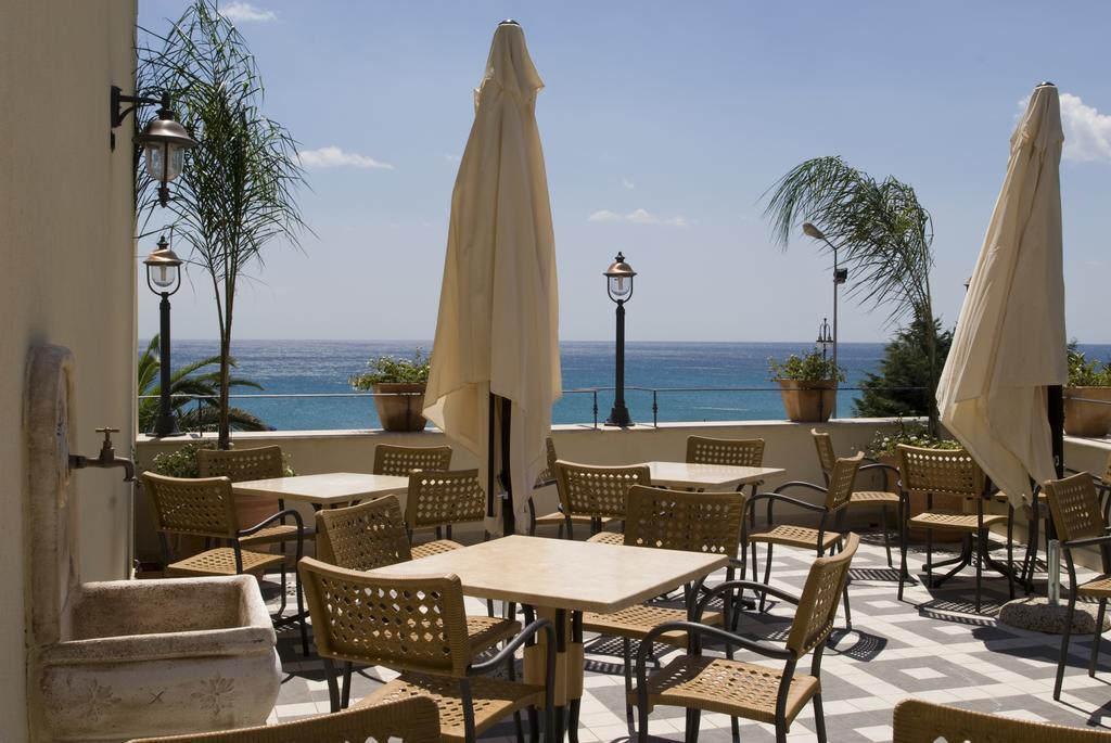 Palazzo Reginella Aparthotel Бовалино Марина Екстериор снимка