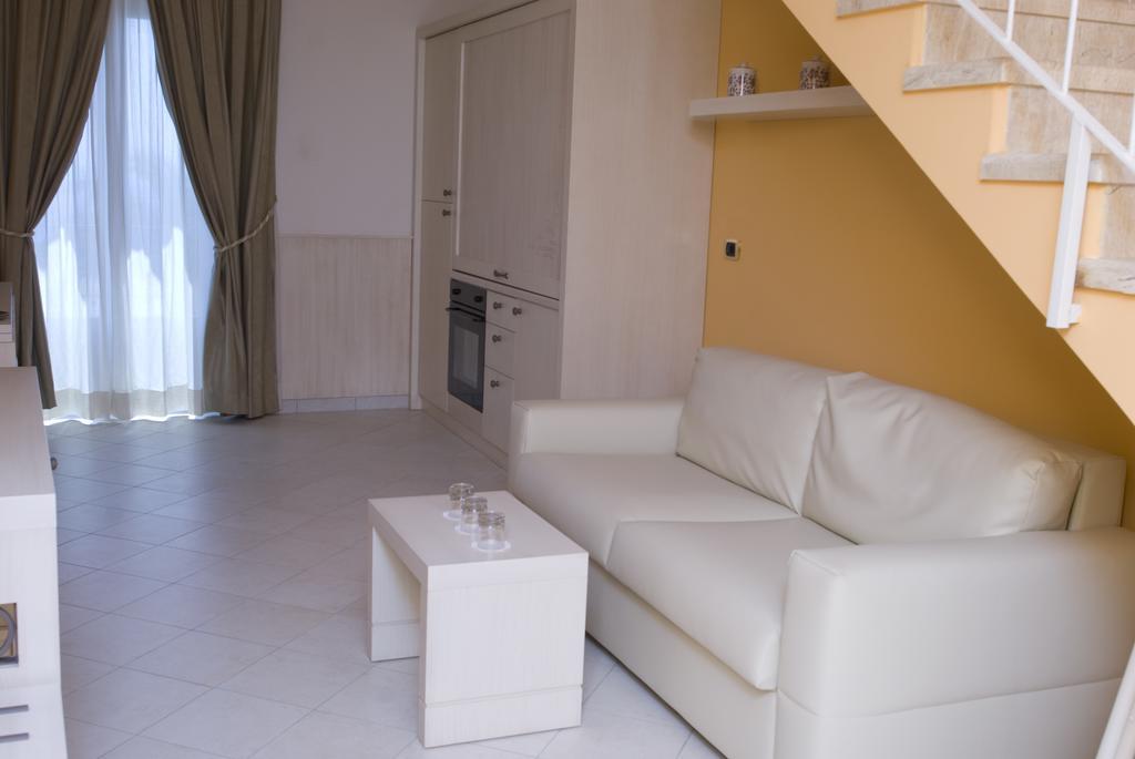 Palazzo Reginella Aparthotel Бовалино Марина Стая снимка