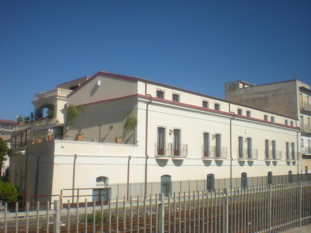 Palazzo Reginella Aparthotel Бовалино Марина Екстериор снимка