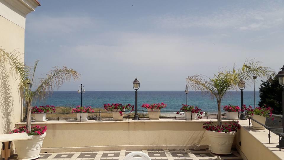 Palazzo Reginella Aparthotel Бовалино Марина Екстериор снимка