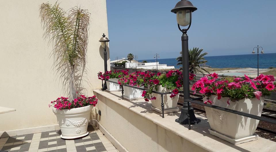 Palazzo Reginella Aparthotel Бовалино Марина Екстериор снимка